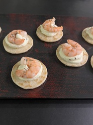 Quatre blinis à la crevette